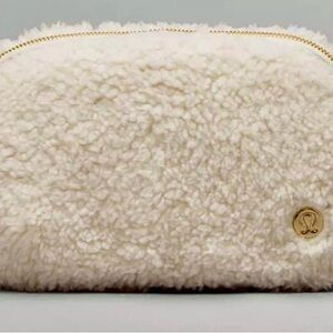 NEW Lululemon Luxe Cream Sherpa Bag